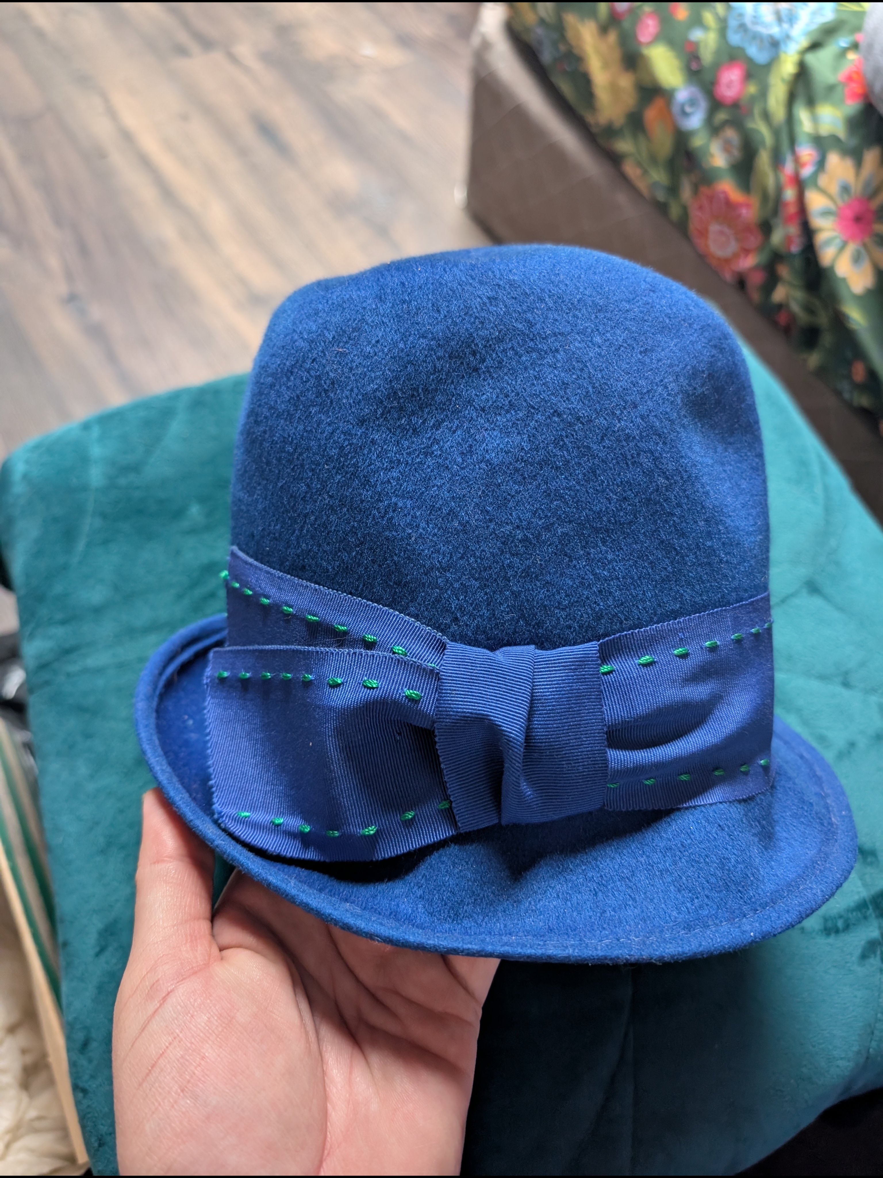 Vintage 1960's Blue Felt Bow Trim Cloche Hat